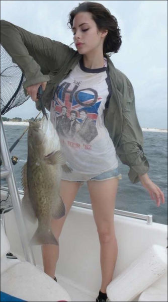 Hot Girls Fishing (40 pics)