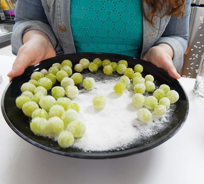 Frozen Drunken Grapes Are Easy To Make And They're A Perfect Treat (13 pics)