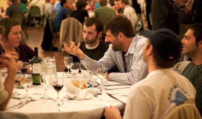 Look For These Signs If You're Trying To Spot The Liars In The Room (24 pics)