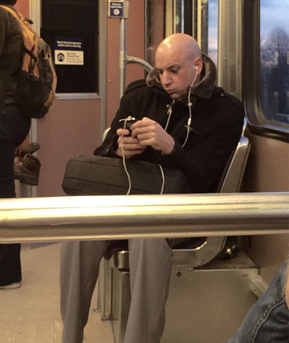 Real Life People That Look Way Too Similar To Movie And TV Characters (26 pics)