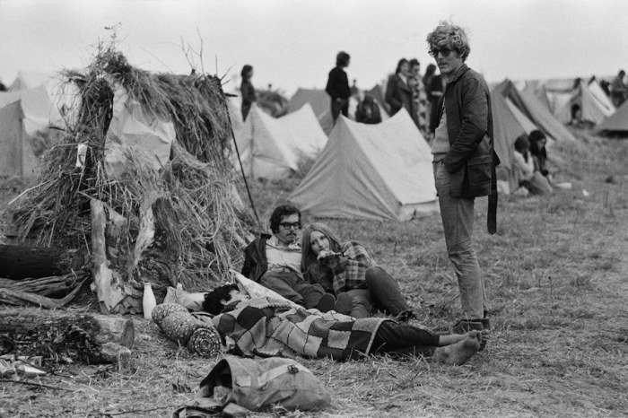 A Look Back At The Isle Of Wight Festival In The ’60s And ’70s (24 pics)