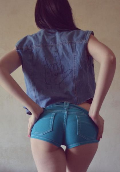 These Girls Rock Great Butts (82 pics)