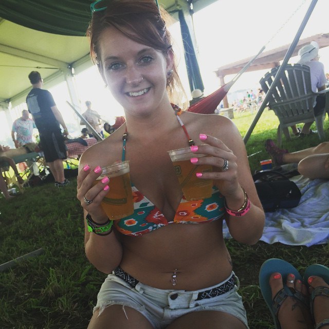 The Hottest Babes From Bonnaroo 2015 (39 pics)