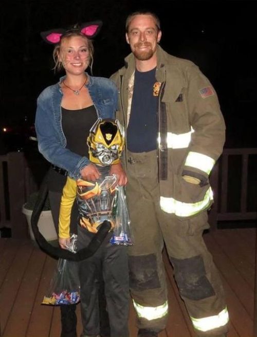 Taylor Swift Donates $15,000 To A Firefighter And His Family (6 pics)
