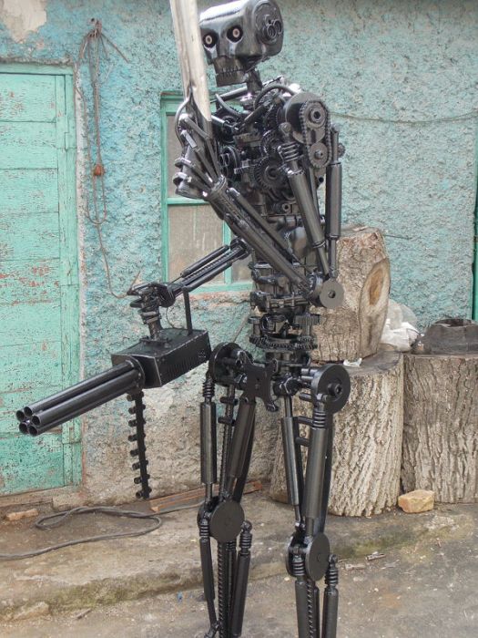 Man Builds A Real Life Terminator T-800 Replica (15 pics)