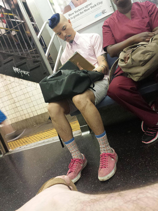 How To Spot A Hipster In Public (25 pics)