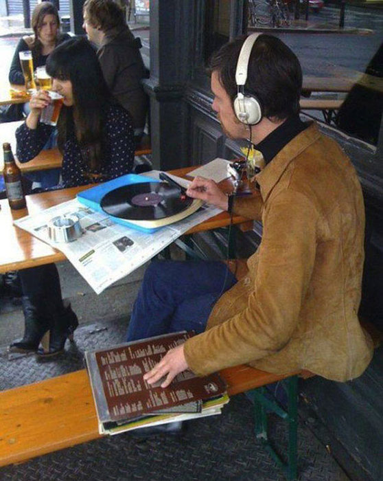 How To Spot A Hipster In Public (25 pics)