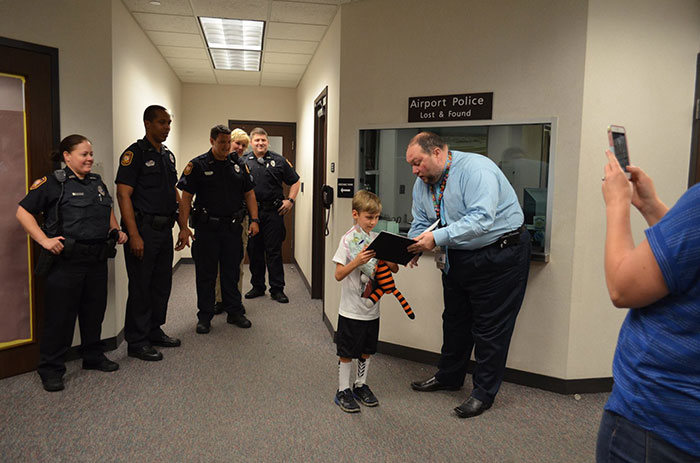 The Airport Staff Took This Kid's Lost Toy On The Adventure Of A Lifetime (7 pics)