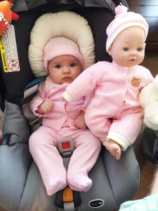 Children Who Look Shockingly Similar To Their Toy Dolls (34 pics)