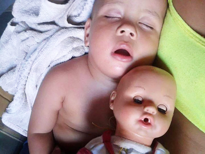 Children Who Look Shockingly Similar To Their Toy Dolls (34 pics)