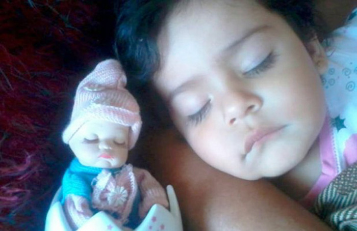 Children Who Look Shockingly Similar To Their Toy Dolls (34 pics)