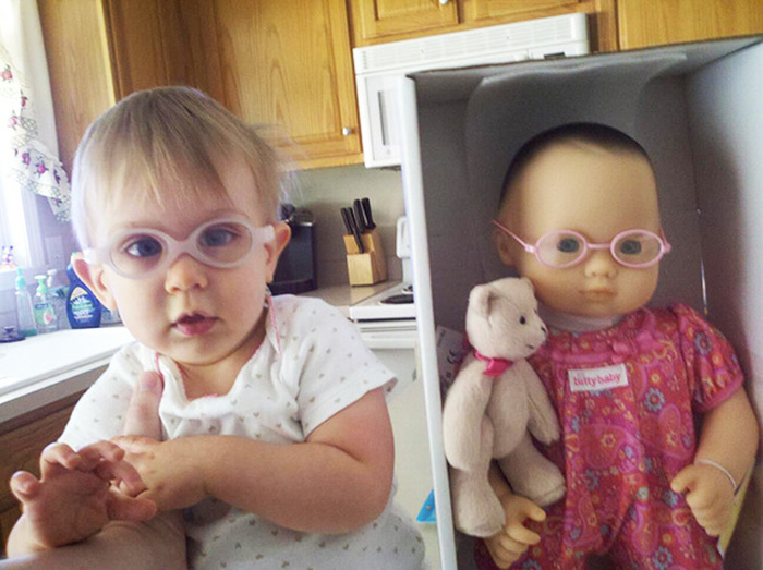 Children Who Look Shockingly Similar To Their Toy Dolls (34 pics)