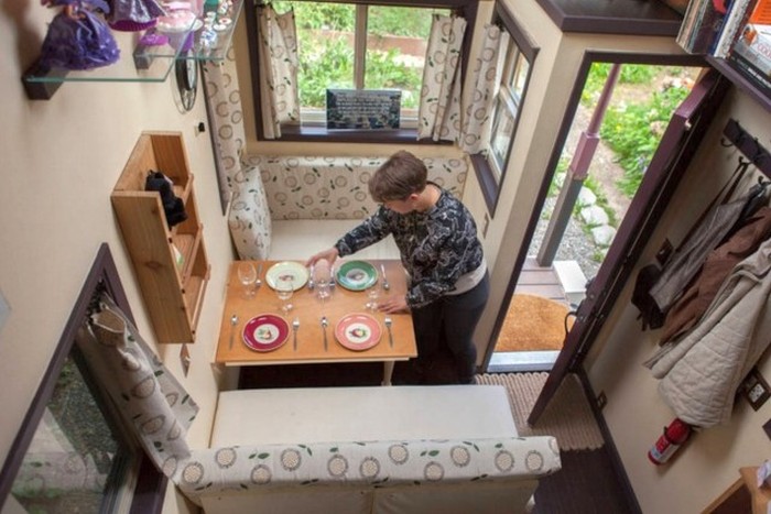 This Woman Built An Amazing Mobile Home All On Her Own (14 pics)