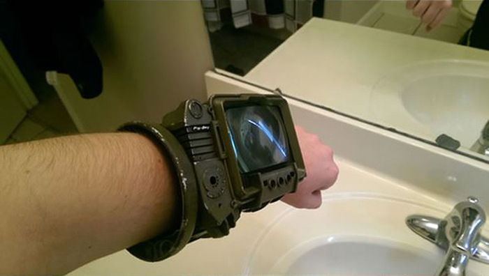 Fan Makes Working Replica Of The Pip-Boy 3000 From Fallout (16 pics)
