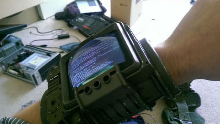 Fan Makes Working Replica Of The Pip-Boy 3000 From Fallout (16 pics)