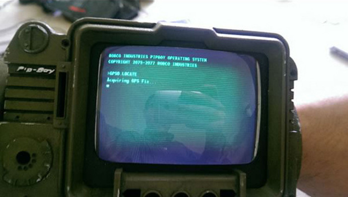 Fan Makes Working Replica Of The Pip-Boy 3000 From Fallout (16 pics)
