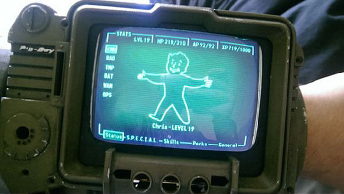 Fan Makes Working Replica Of The Pip-Boy 3000 From Fallout (16 pics)