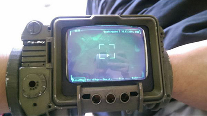 Fan Makes Working Replica Of The Pip-Boy 3000 From Fallout (16 pics)