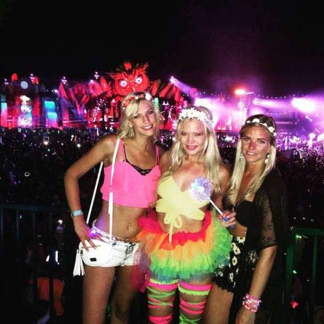 Get A Look At The Hottest Girls From EDC Las Vegas 2015 (37 pics)