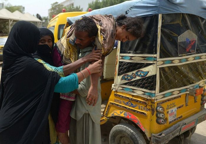 People In Pakistan Are Passing Away Due To The Extreme Heat (17 pics)