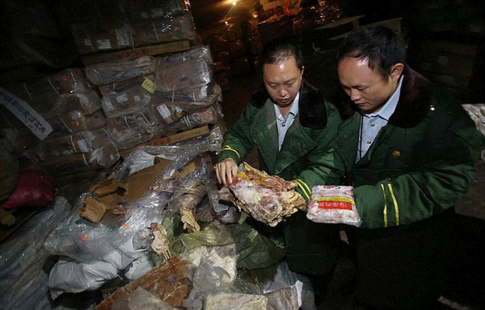 New Food Scandal Uncovers 40 Year Old Meat In China (6 pics)