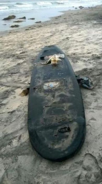 Smugglers Try To Use Motorized Surfboard To Hide Drugs (6 pics)