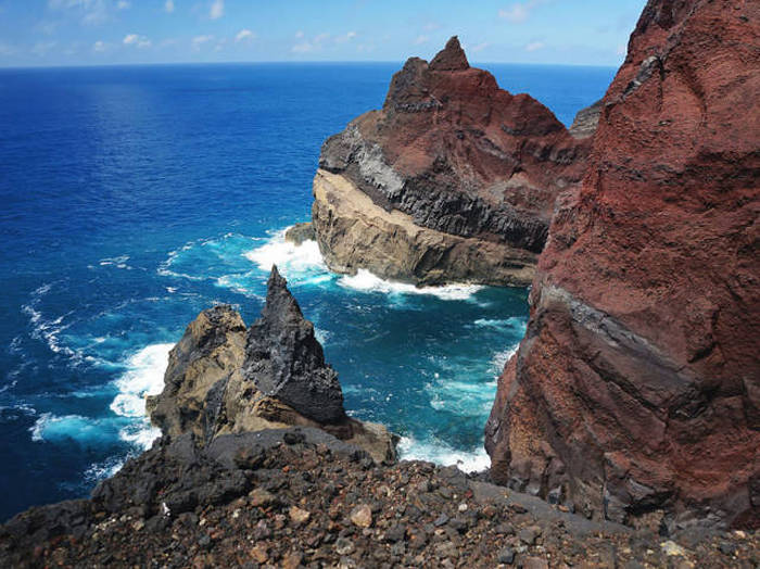 This Couple Quit Their Jobs To Sail The World Together (24 pics)