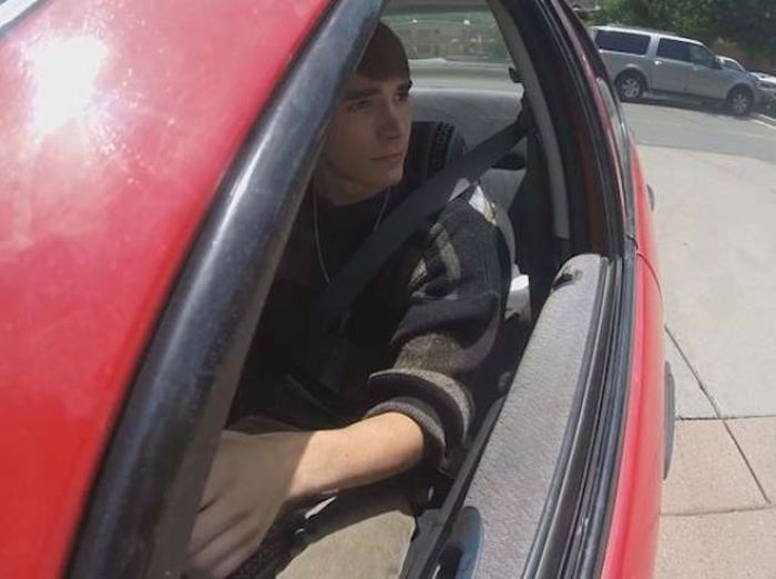 Local Pizza Boy Becomes A Local Hero After Saving Someone's Life (4 pics)
