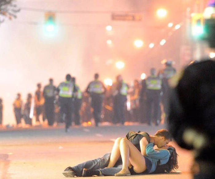 The Famous Kissing Couple From The Vancouver Riots Are Still An Item (8 pics)