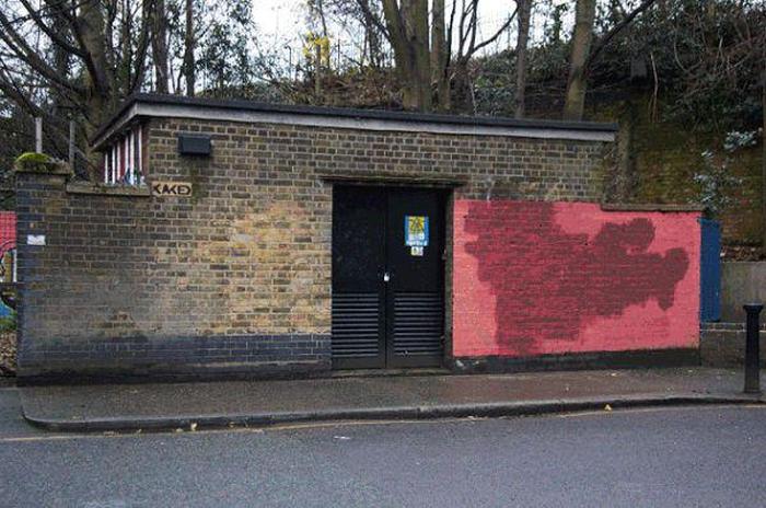 Graffiti Artist And City Worker Have A War On A Wall (30 pics)
