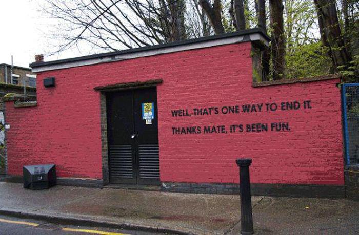 Graffiti Artist And City Worker Have A War On A Wall (30 pics)