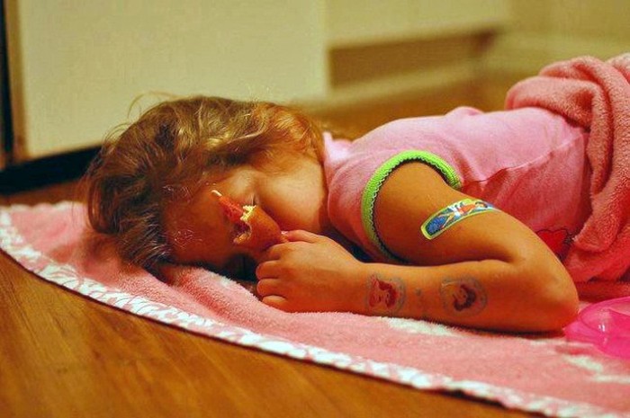 Pictures That Prove Kids Can Fall Asleep Anywhere (25 pics)