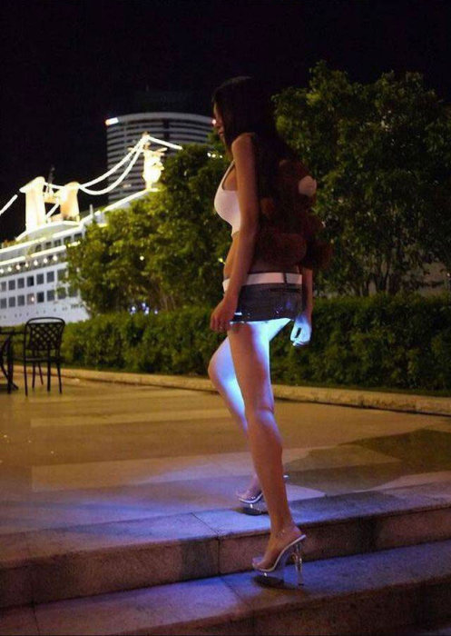This Skirt Highlights All The Important Areas (7 pics)