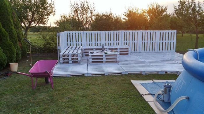 How To Make A Beautiful Backyard Patio Using Pallets (17 pics)