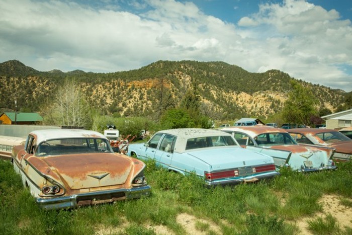 More Than 250 Cars Make Up This Vehicle Cemetery In Utah (29 pics)