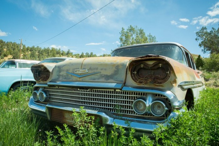 More Than 250 Cars Make Up This Vehicle Cemetery In Utah (29 pics)