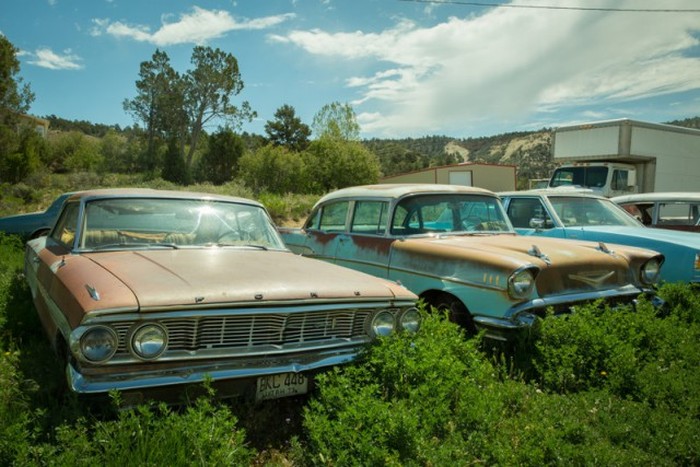 More Than 250 Cars Make Up This Vehicle Cemetery In Utah (29 pics)
