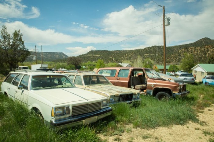 More Than 250 Cars Make Up This Vehicle Cemetery In Utah (29 pics)