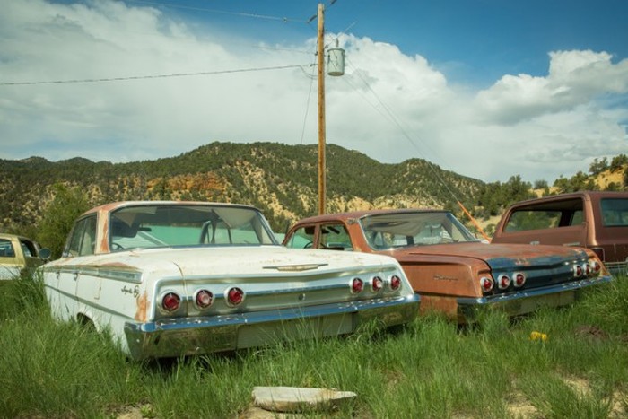 More Than 250 Cars Make Up This Vehicle Cemetery In Utah (29 pics)
