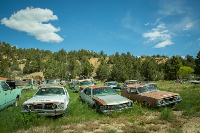 More Than 250 Cars Make Up This Vehicle Cemetery In Utah (29 pics)