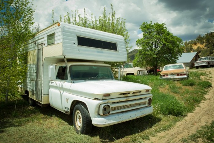 More Than 250 Cars Make Up This Vehicle Cemetery In Utah (29 pics)