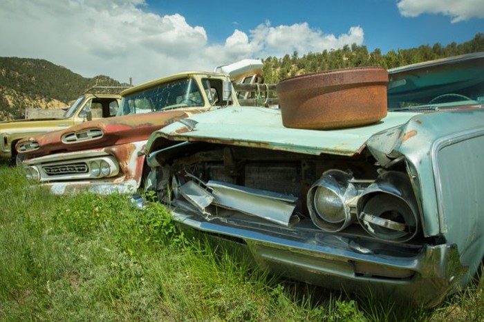 More Than 250 Cars Make Up This Vehicle Cemetery In Utah (29 pics)