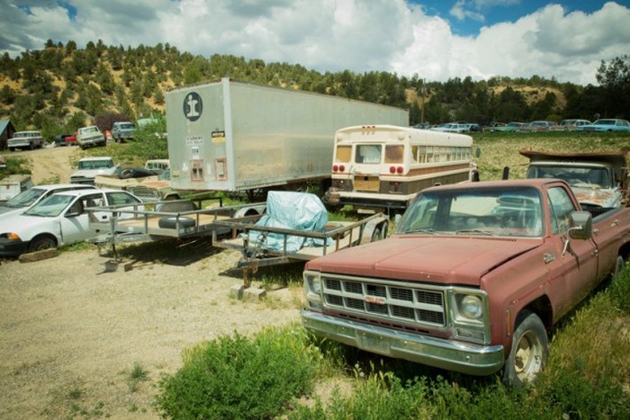 More Than 250 Cars Make Up This Vehicle Cemetery In Utah (29 pics)