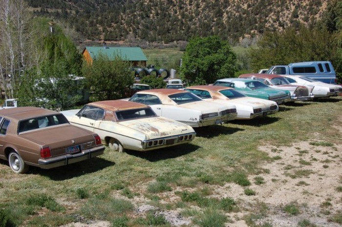 More Than 250 Cars Make Up This Vehicle Cemetery In Utah (29 pics)