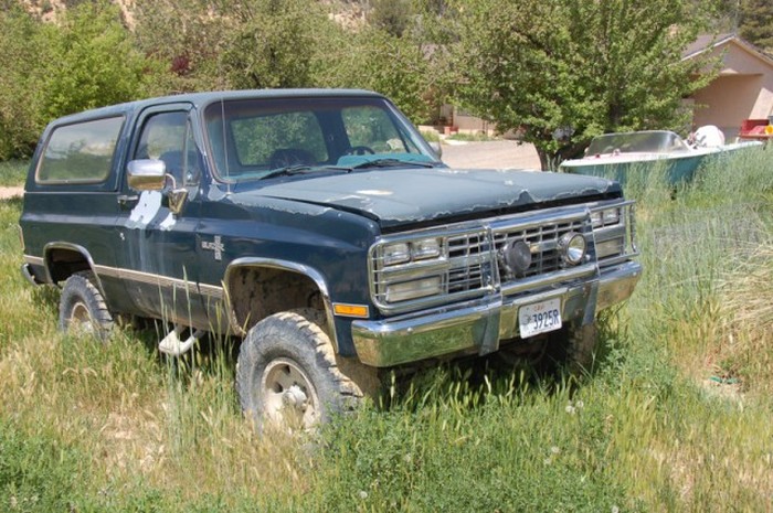 More Than 250 Cars Make Up This Vehicle Cemetery In Utah (29 pics)