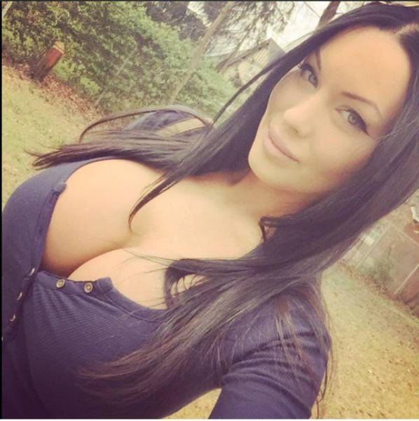 Beautiful Busty Girls That Know How To Get Your Attention (61 pics)