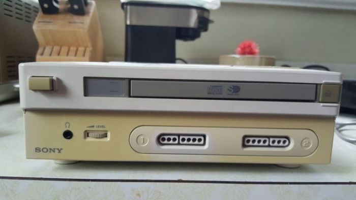 Man Finds Long Lost' Nintendo Sony Playstation' Prototype In His House (6 pics)