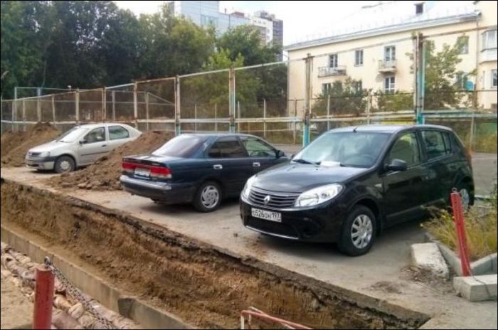 There's No Escaping This Epic Parking Fail (3 pics)