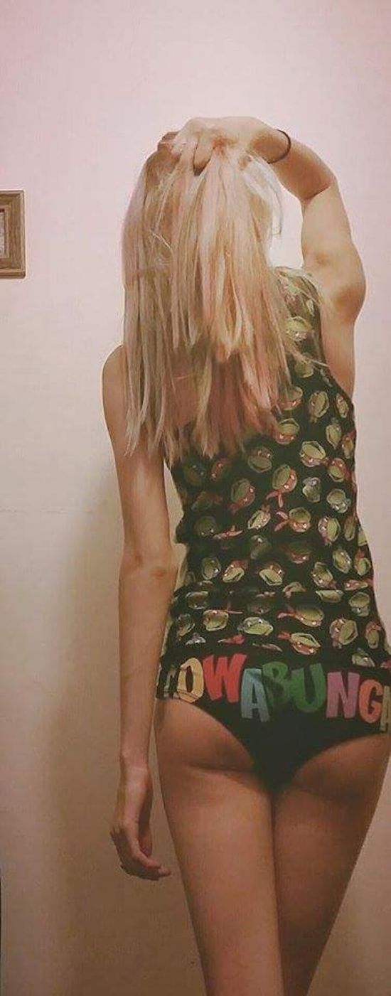 Nerdy Girls Love To Show Off Their Naughty Side (34 pics)