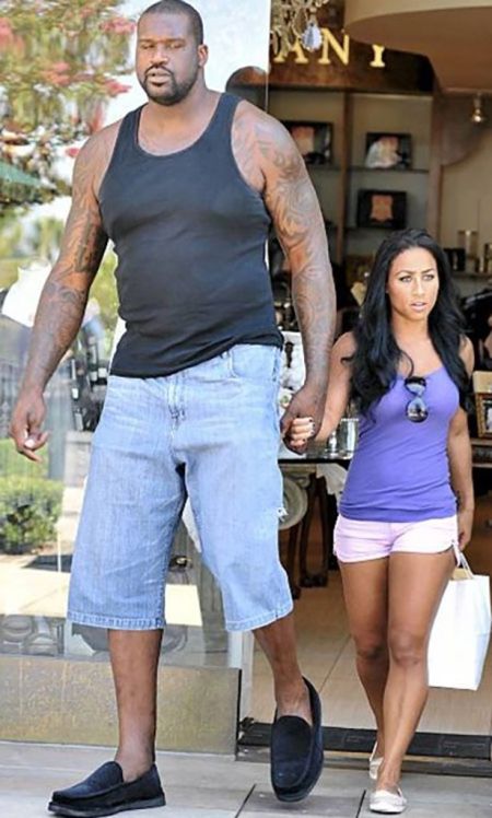 Pictures That Show Just How Gigantic Shaquille O’Neal Really Is (34 pics)